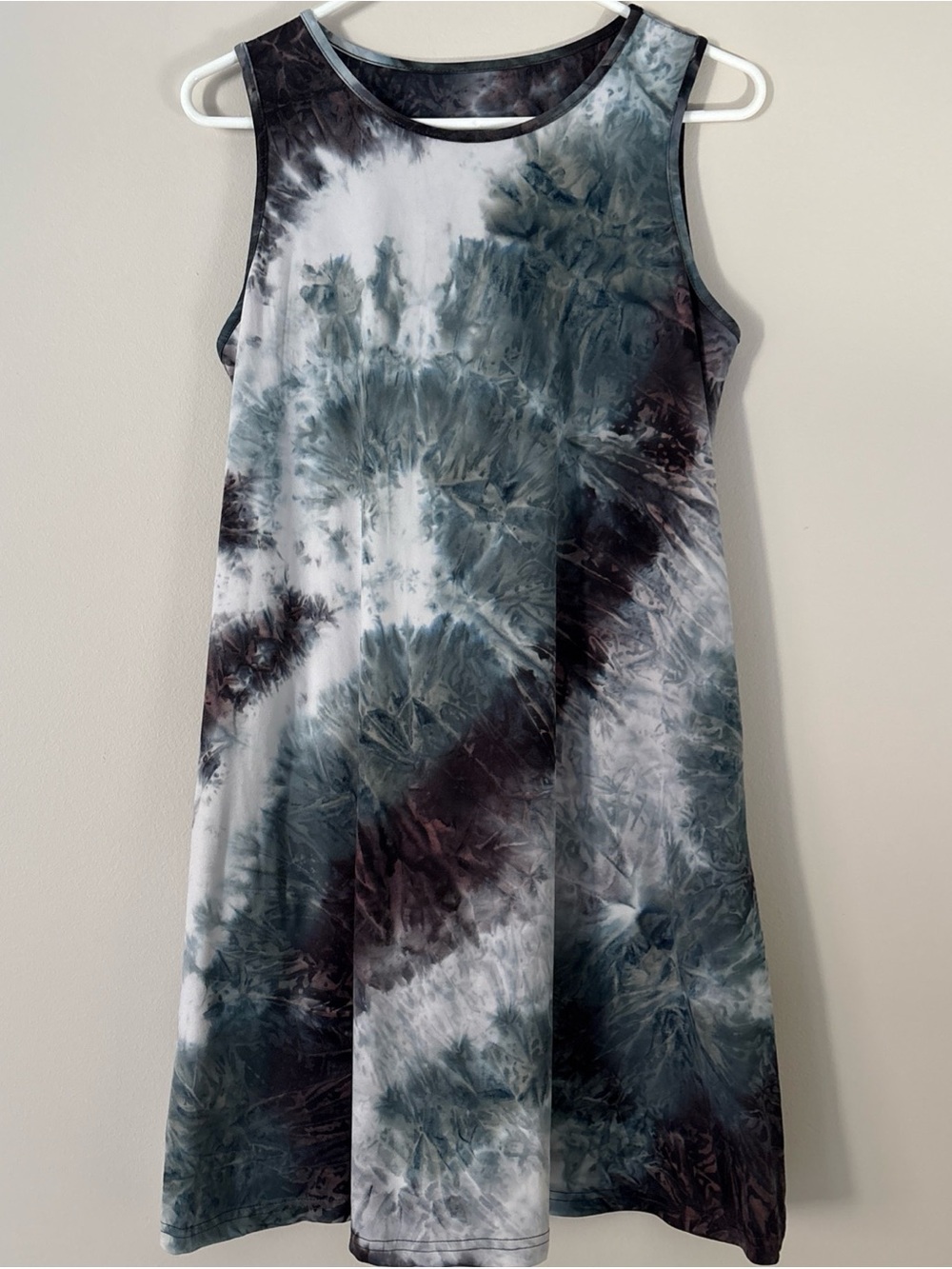 Sleeveless Tie-Dye Shift Dress in Black & Gray